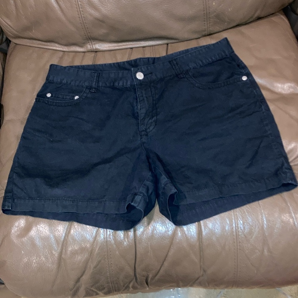 Pair black shorts from Jeanology Collection